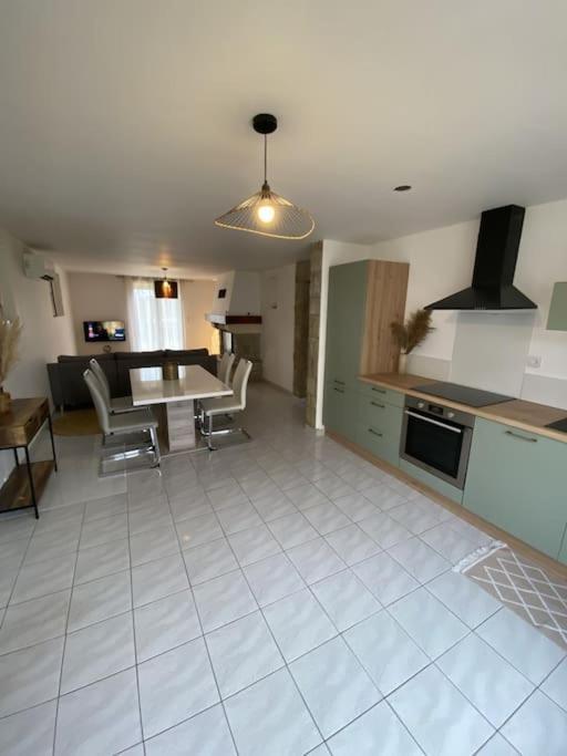 Appartement Tout Equipe 2 Chambres + Jardin Saix  Exterior foto